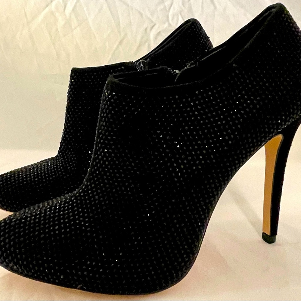 Women’s Saks Fith Avenue Black Label Rhinestone Ankle Bootie High Heels New